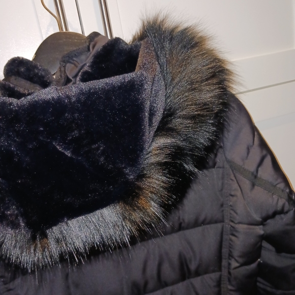 New Black Long Puffer Coat w. Fur Hood - Picture 9 of 14
